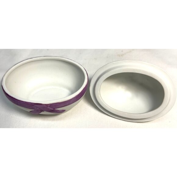 Vintage Lefton China Hand-Painted Yellow Duck Egg-Shaped Trinket Box - Picture 4 of 5